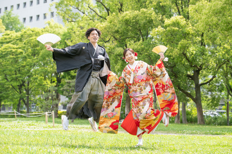 ジャンプして洋装にチェンジ