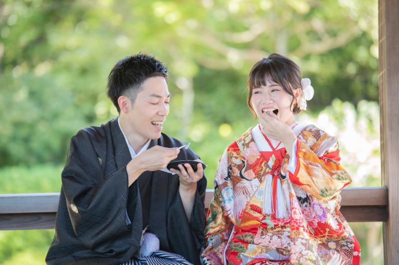 和菓子食べさせ合いショットも撮影
