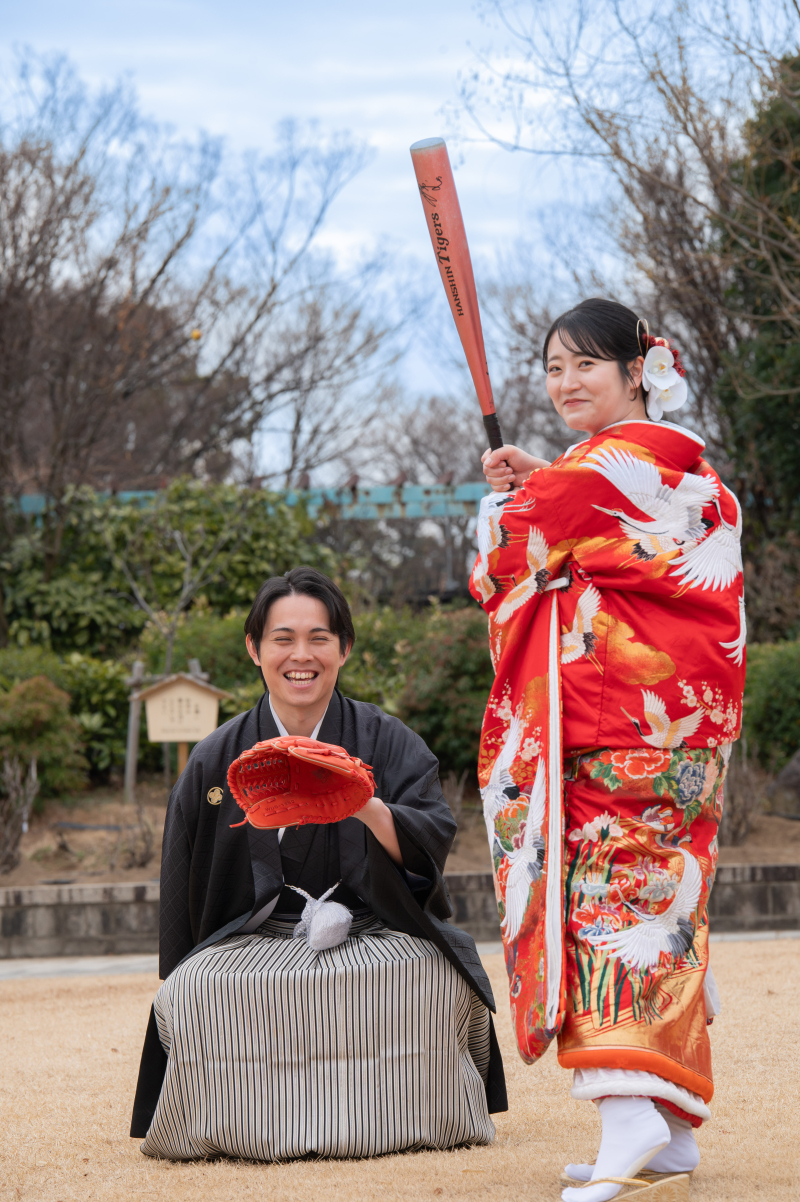 お二人とも野球はお好き、撮影ポーズもリクエスト