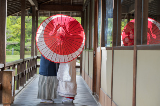夏の和装前撮りは冷房施設のある日本庭園