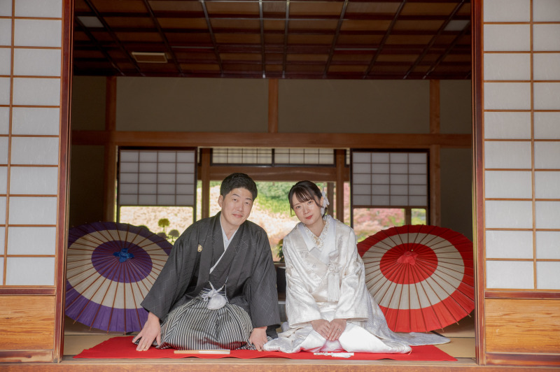 白無垢にチェンジして撮影白無垢の正座は外から