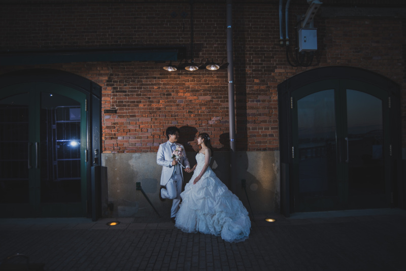 まだまだ明るい時間なのですがあえて暗めに撮影