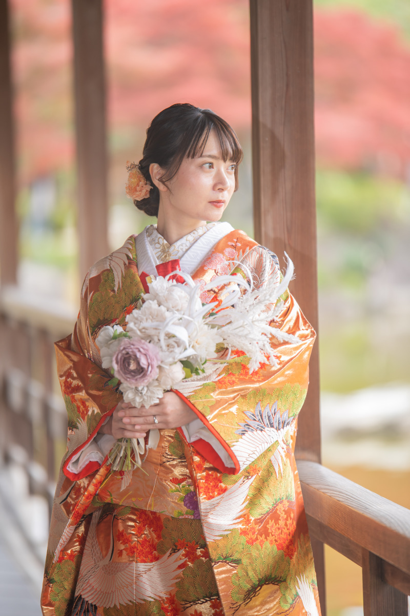 回廊では新婦様、新郎様、新婦様ともにソロショット