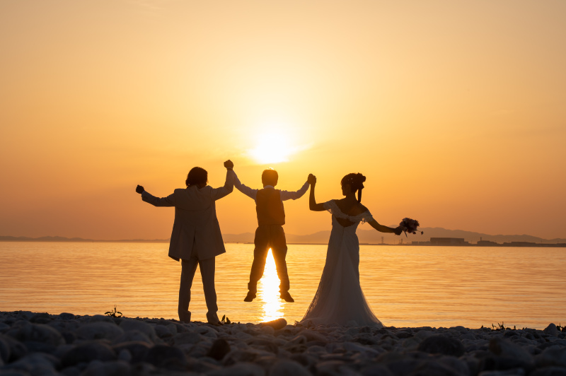 マーブルビーチの夕日は春から夏は海に沈みます