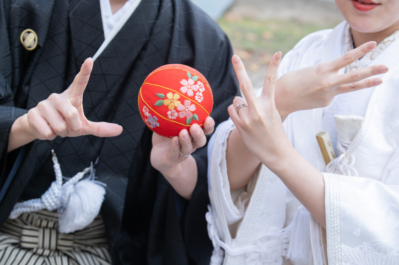 カメラマンのリクエスト手毬を使ってLOVE