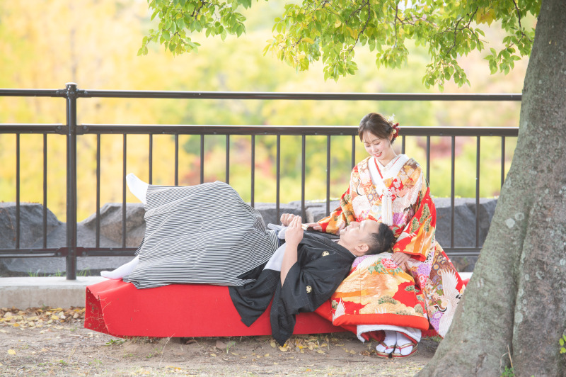 色打掛に衣裳チェンジし引き続き撮影をいたします