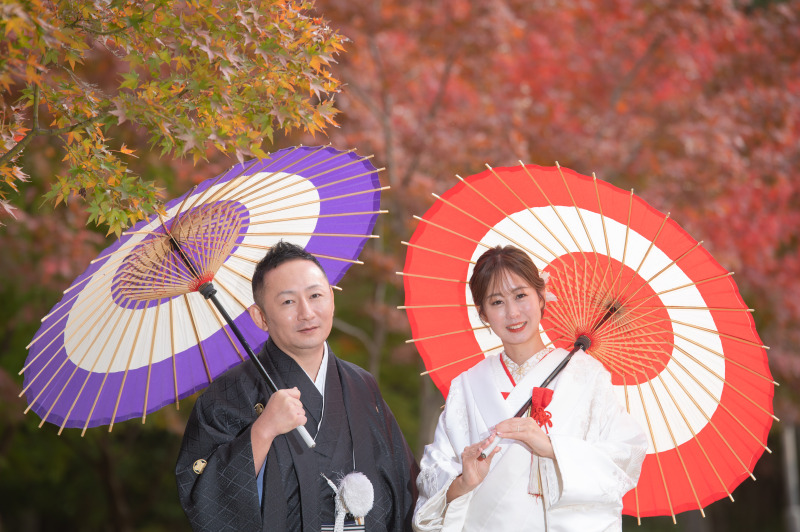 大阪城もやっと紅葉が赤くなりだしました