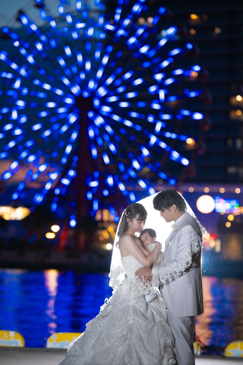 夜景でも3人一緒に撮影仲良くベールにくるまれ撮影