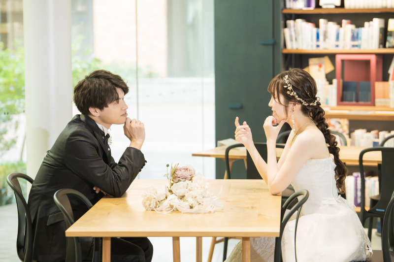 図書室のでデートシーン