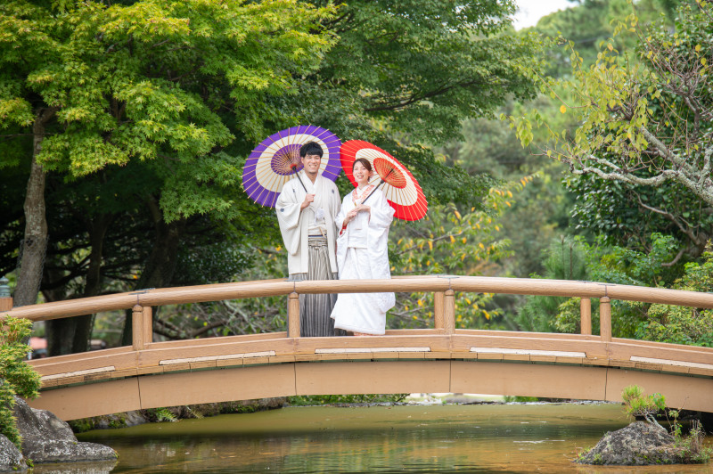 鳥居エリアすぐ横にある太鼓橋での撮影