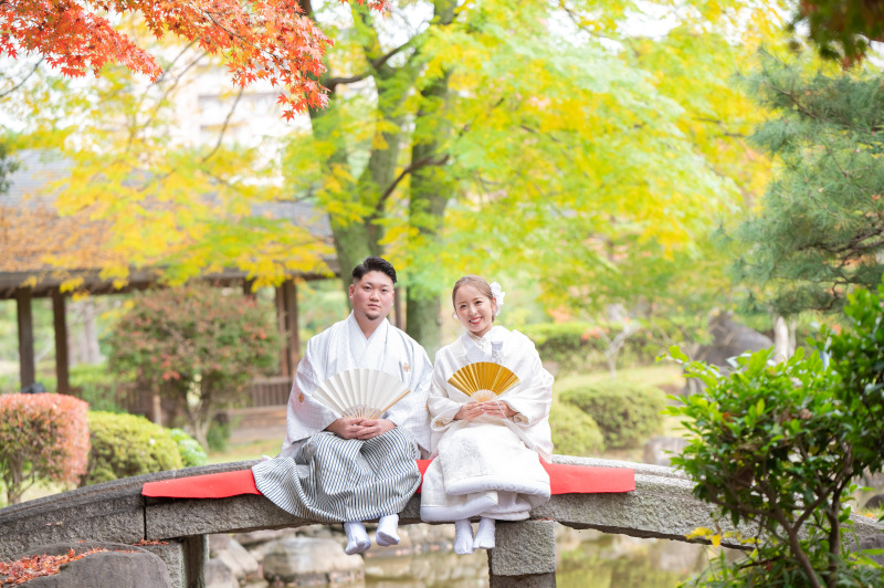 紅葉を背景にした1枚となります