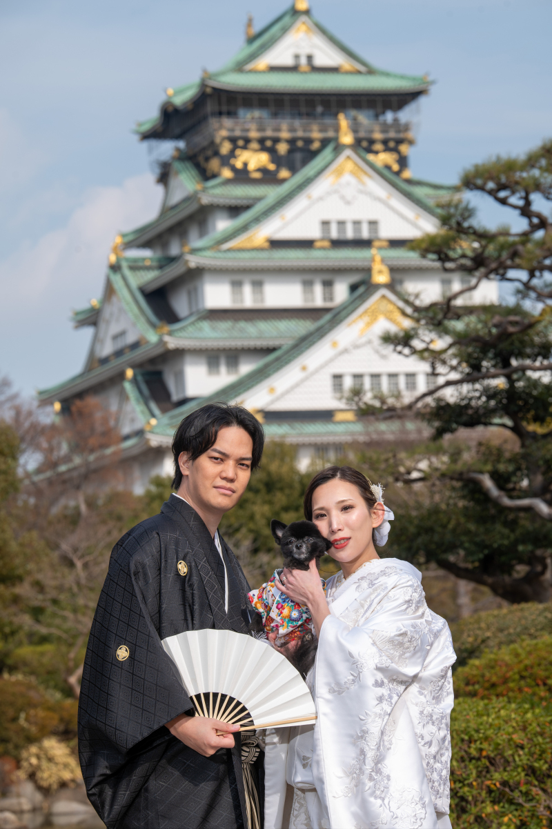 大阪城背景の景観は冬季でもまだ緑も残っています