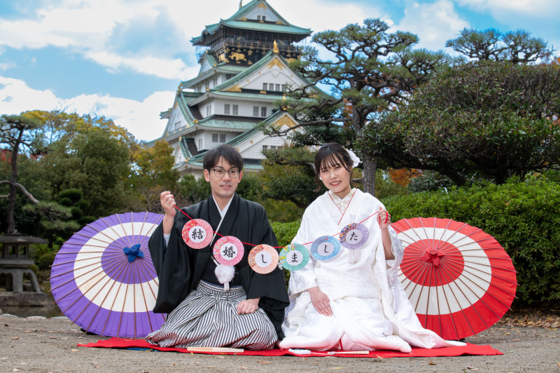 大阪城背景にご持参いただいたガーランドで撮影