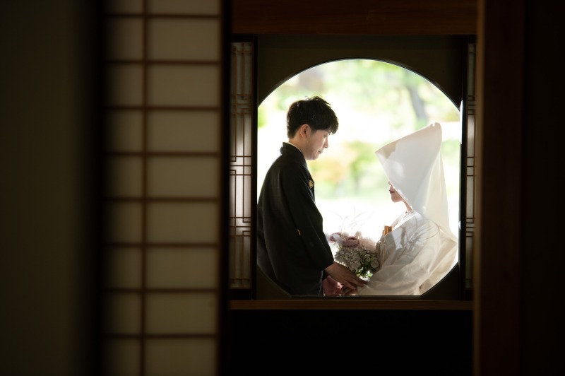 前撮り結婚式.com 縁photo _庭園で撮影できる