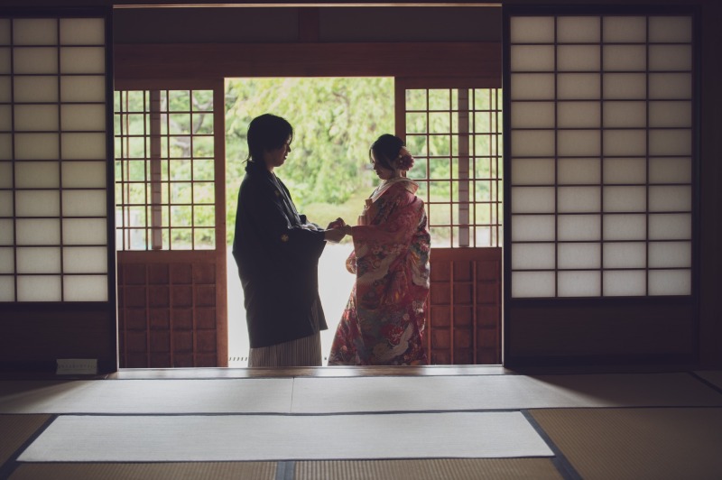 前撮り結婚式.com 縁photo _庭園で撮影できる