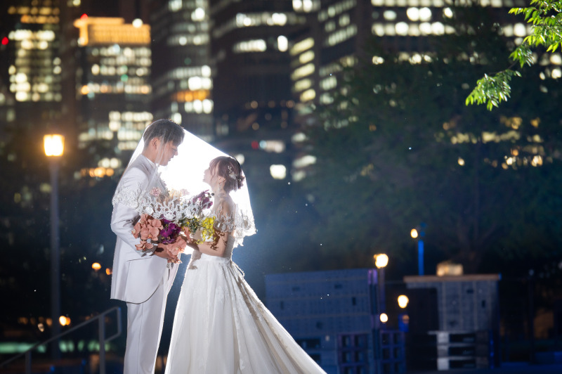 1月末迄【毎月先着3組！サプライズ価格】中央公会堂前広場ロケ【ドレス＆タキシード＋データ80カット】※衣裳アップ料金無