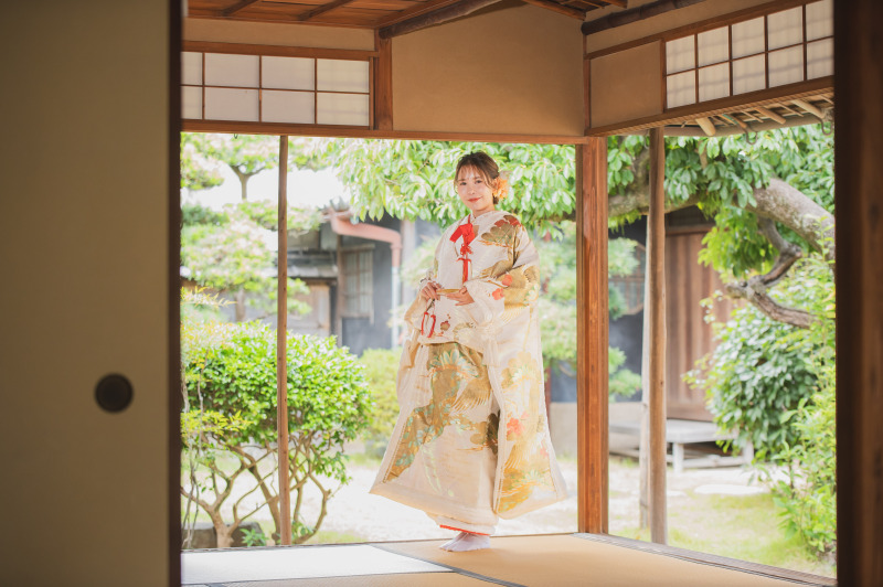 【12/10〜1/31撮影限定】平日月先着5組限定◆和洋室内ロケフォトプラン200カットデータ付き◆※衣裳グレードアップ料金なし