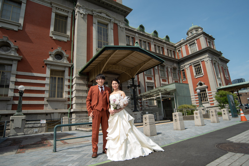 1月末迄【毎月先着3組！サプライズ価格】中央公会堂前広場ロケ【ドレス＆タキシード＋データ80カット】※衣裳アップ料金無