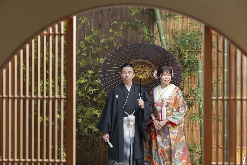 丸窓越しに傘ショット!