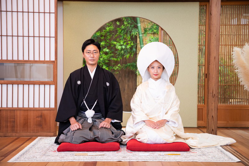 綿帽子をつけて