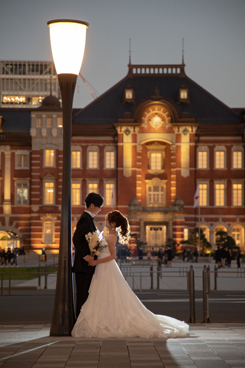 東京駅をバックに！