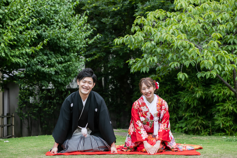 新緑の中の正座ショット