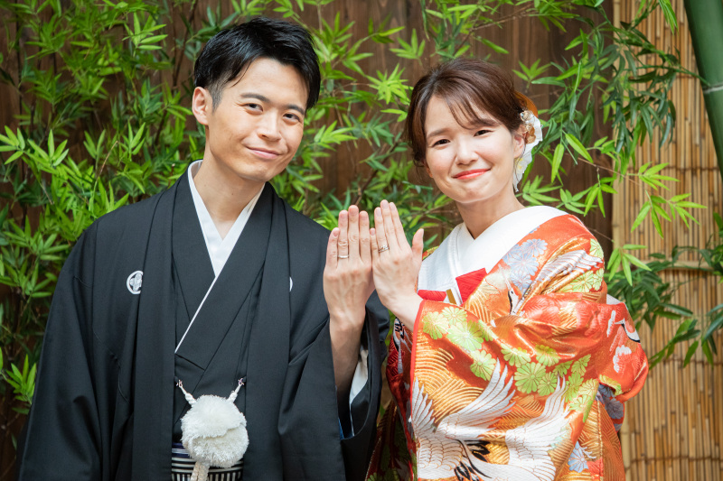 手を合わせて…