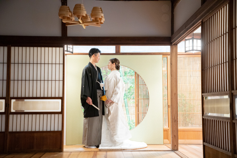 丸窓前で。。。