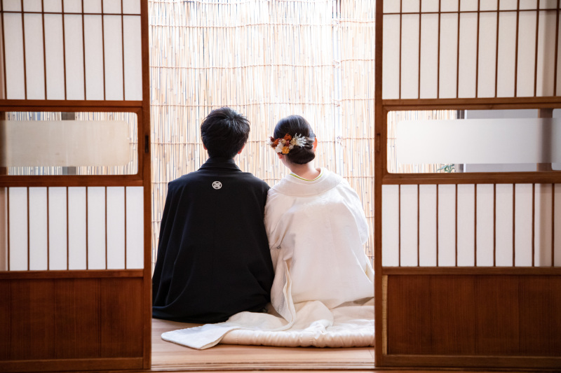 縁側での後ろ姿にほっこりの１枚！