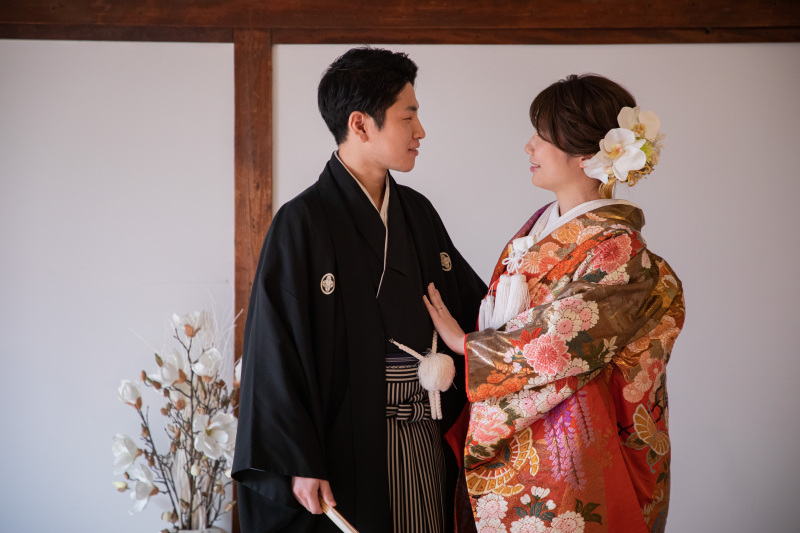 見つめあっての半身カット