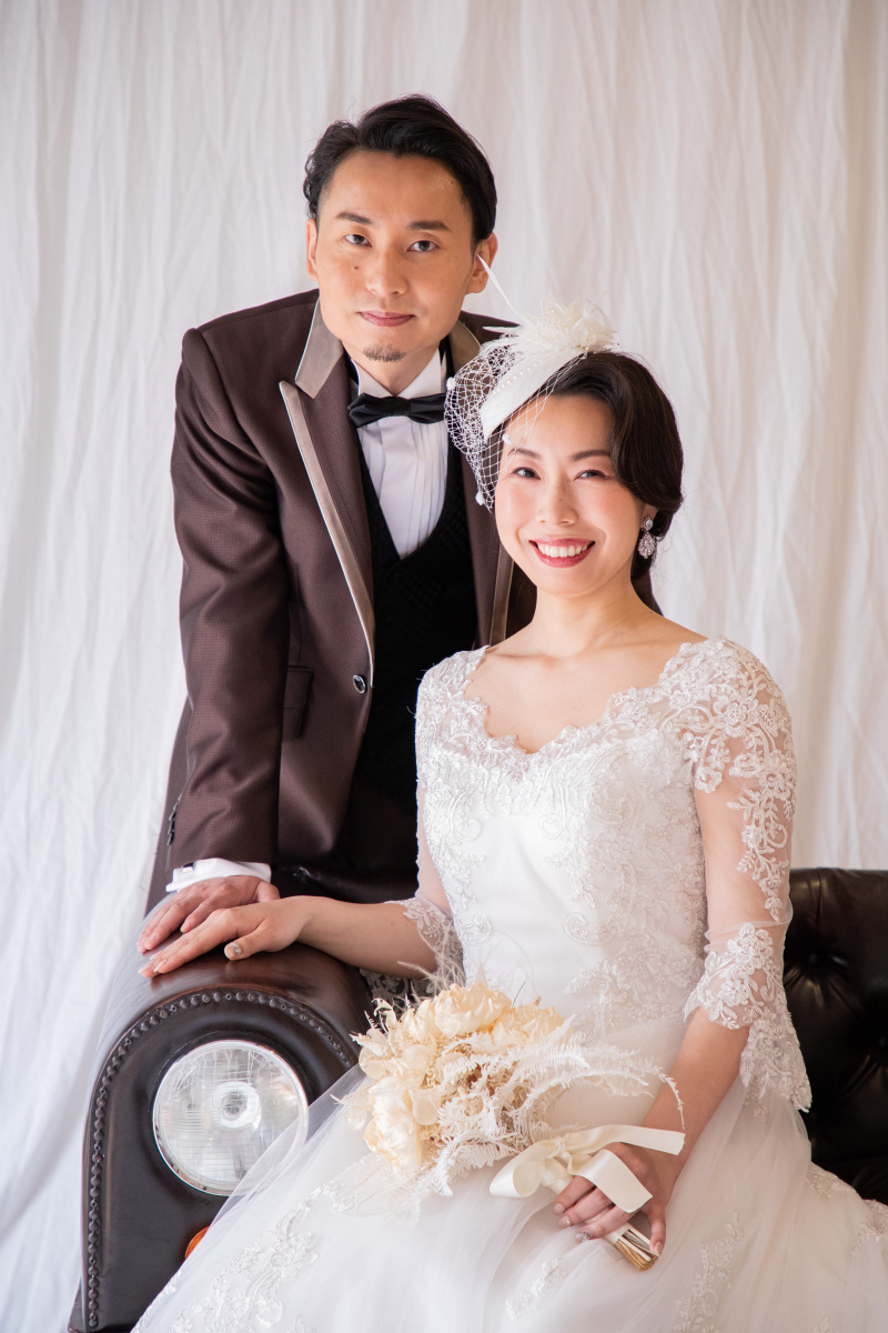 イスに座って…