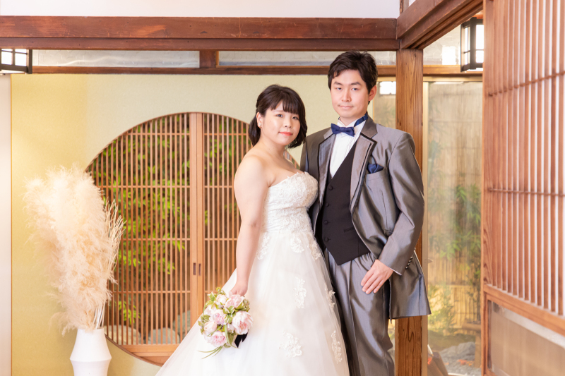 丸窓の前で・・・