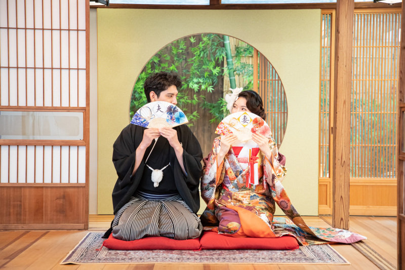 Sereno邸丸窓前のお座りショット！！