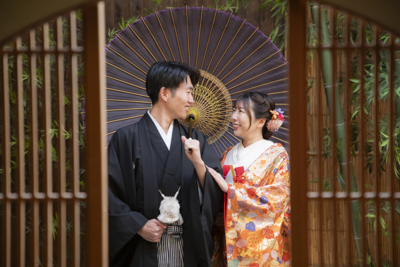 丸窓越しのお二人
