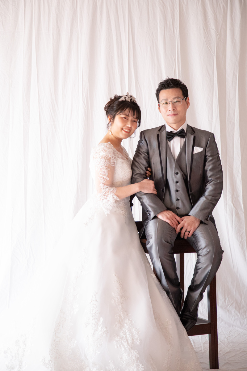 背景白生地ドレープ前での撮影！