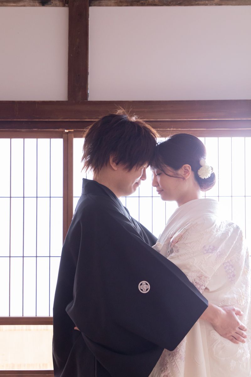 こつんっ・・・