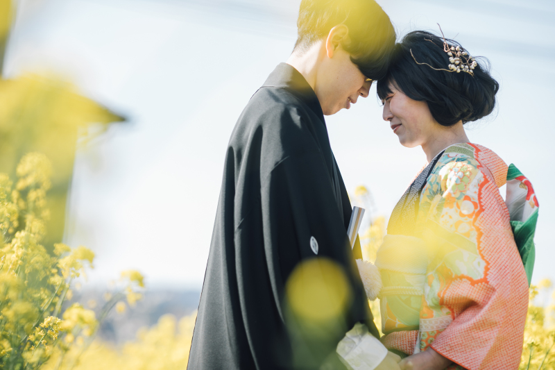 菜の花に囲まれて