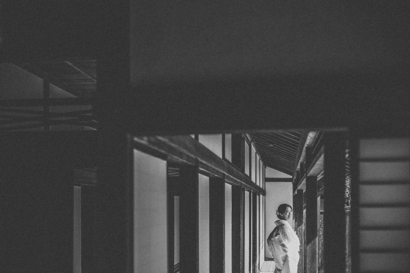 庭の見える廊下