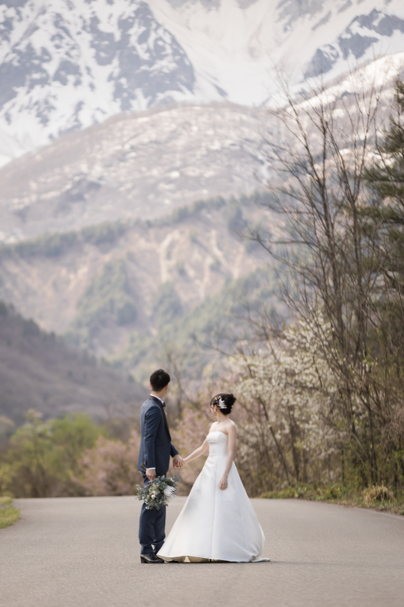 壮大な風景を背景に