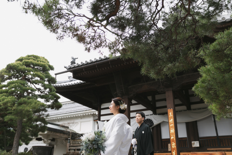 神社仏閣の厳かな雰囲気で