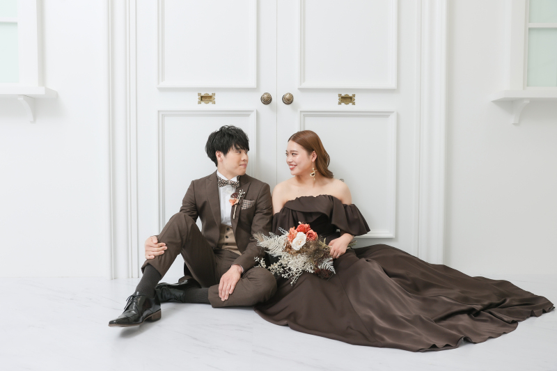 座ったショットも！