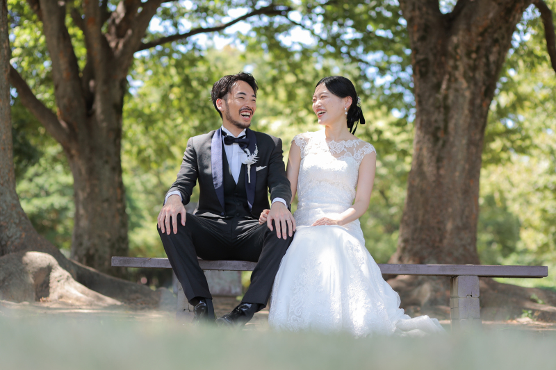 ベンチに座って