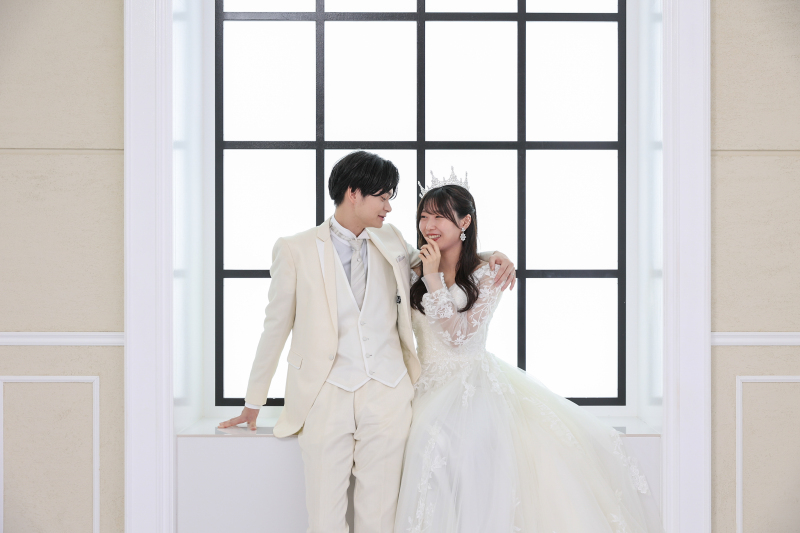 窓枠に座って。