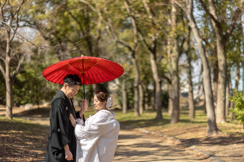 緑の森と赤の番傘