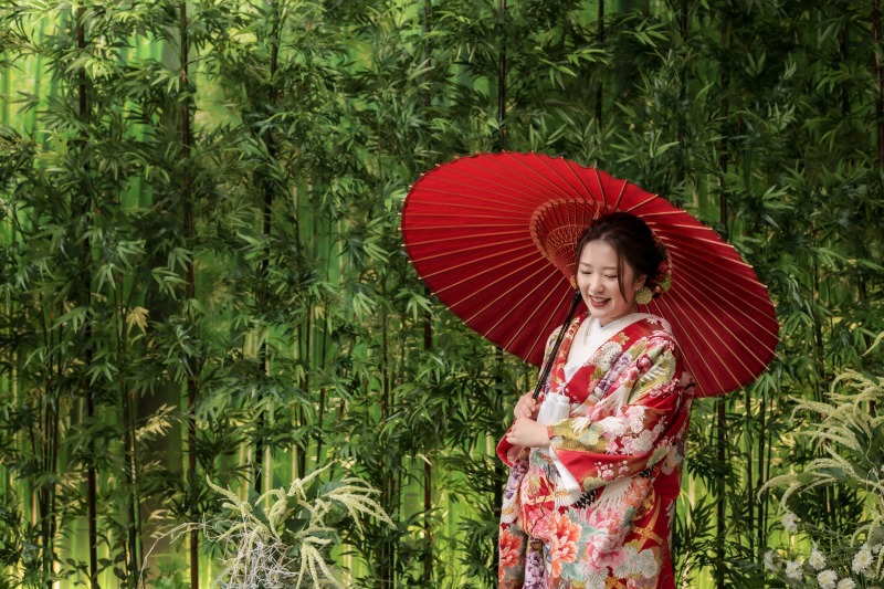 緑の雰囲気の中での番傘