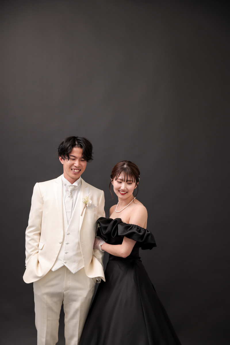 黒ドレス×黒背景