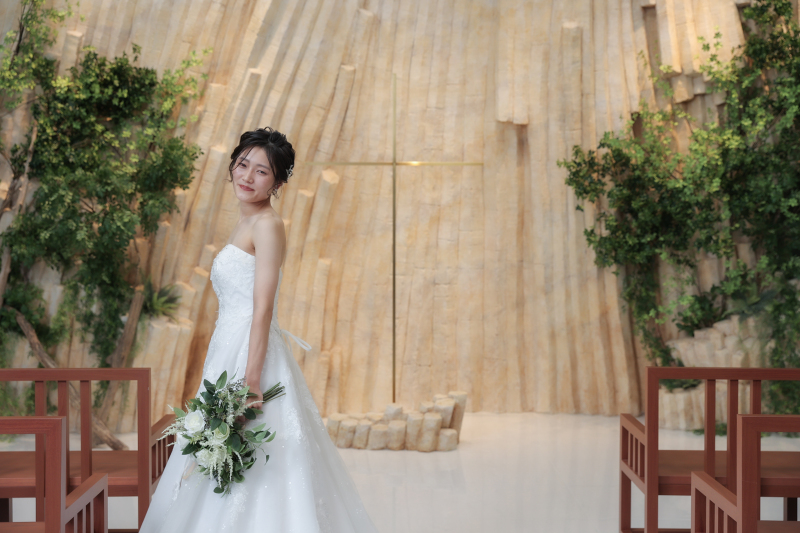ドレスでの新婦さまお1人ショット。