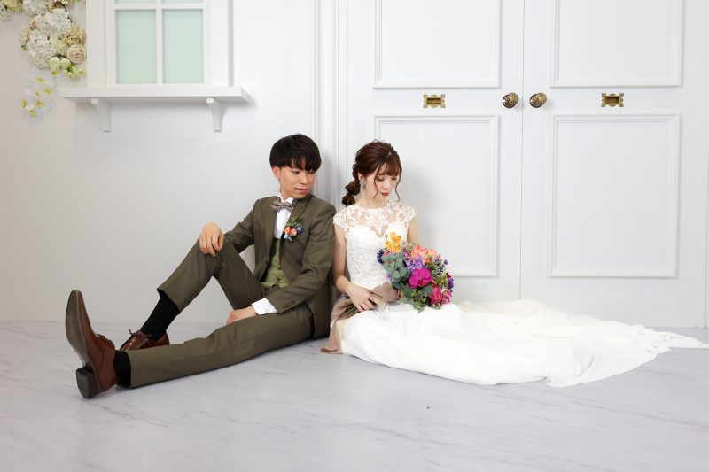 白のドレスに彩るブーケ
