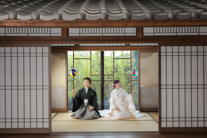 家屋で正座しながら！？