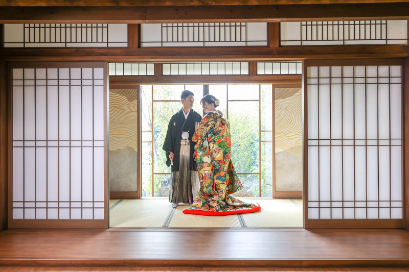 色鮮やかな色打掛にチェンジ